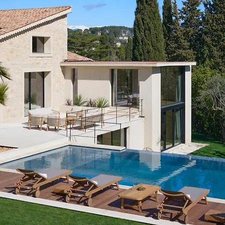 A Pied Du Village De * Mougins
